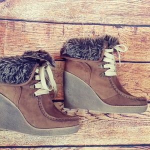 Mossimo moccasin fur wedges size 7